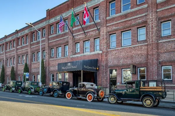 Photo 1 - MarQueen Hotel