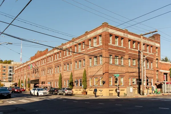 Photo 1 - MarQueen Hotel