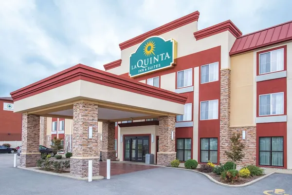 Photo 1 - La Quinta Inn & Suites by Wyndham O'Fallon, IL - St. Louis