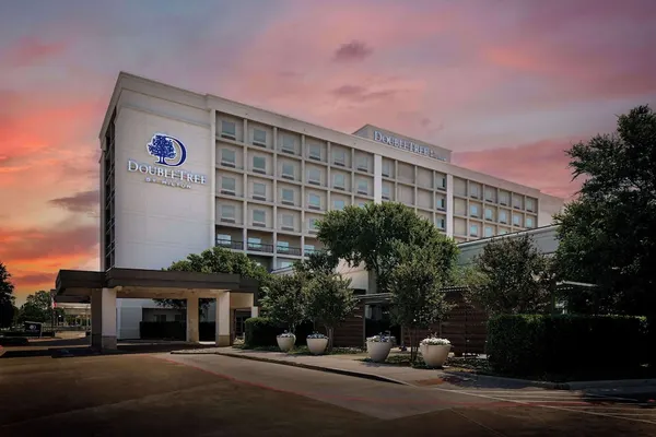 Photo 1 - DoubleTree by Hilton Hotel Dallas – Love Field