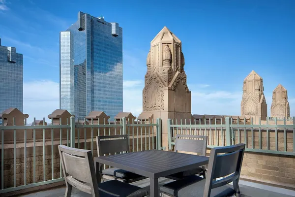 Photo 1 - Courtyard by Marriott Fort Worth Downtown/Blackstone