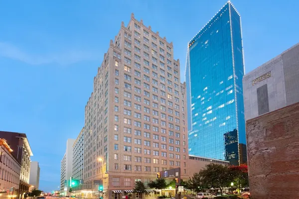 Photo 1 - Courtyard by Marriott Fort Worth Downtown/Blackstone