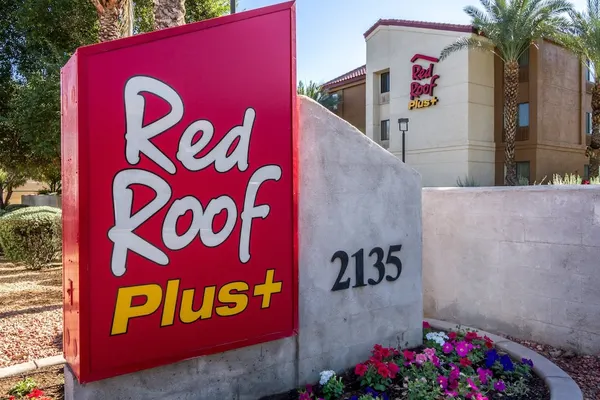 Photo 1 - Red Roof Inn PLUS+ Tempe - Phoenix Airport