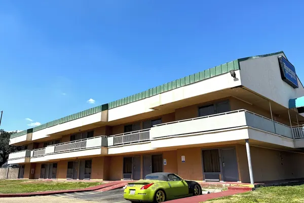 Photo 1 - Homegate Studios & Suites San Antonio Medical Center