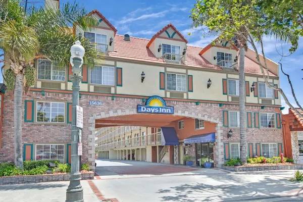 Photo 1 - Days Inn by Wyndham Los Angeles LAX/Redondo/Manhattan Beach