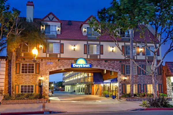 Photo 1 - Days Inn by Wyndham Los Angeles LAX/Redondo/Manhattan Beach