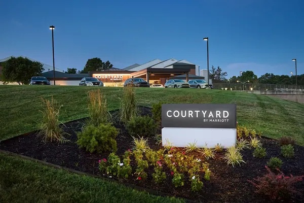 Photo 1 - Courtyard by Marriott Kansas City Overland Park/Metcalf