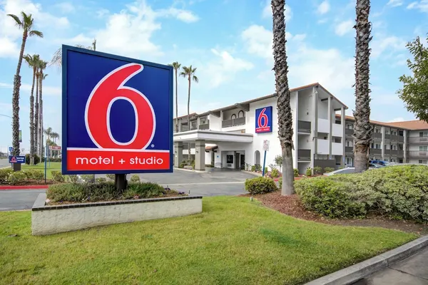 Photo 1 - Motel 6 Ontario, CA - Convention Center - Airport