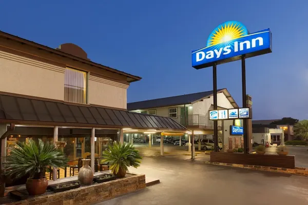 Photo 1 - Days Inn by Wyndham Austin/University/Downtown