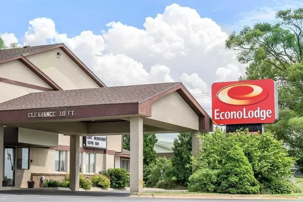 Photo 1 - Econo Lodge Traverse City