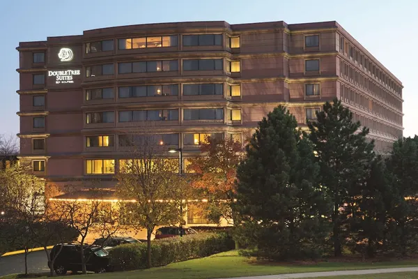 Photo 1 - DoubleTree Suites by Hilton Htl & Conf Cntr Downers Grove