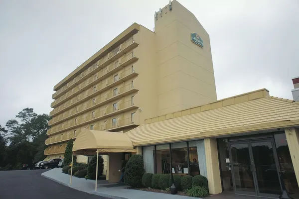 Photo 1 - La Quinta Inn & Suites by Wyndham Stamford / New York City