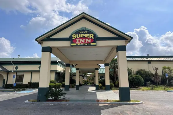 Photo 1 - Super Inn & Suites by OYO Milledgeville