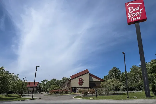 Photo 1 - Red Roof Inn Cincinnati East - Beechmont