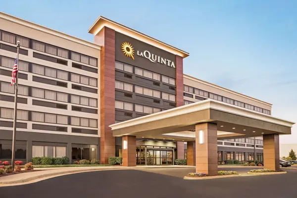 Photo 1 - La Quinta Inn & Suites by Wyndham Richmond-Midlothian