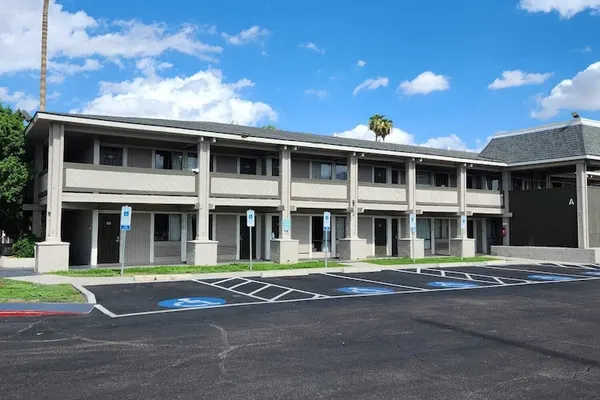 Photo 1 - Travelodge by Wyndham Phoenix North