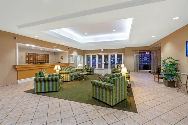Photo 1 - Travelodge by Wyndham Phoenix North