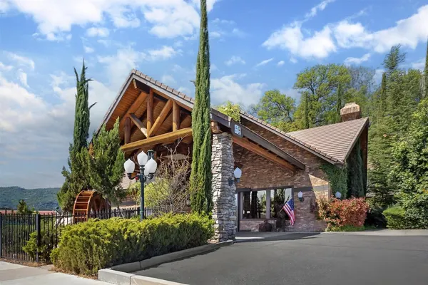 Photo 1 - Best Western Plus Yosemite Gateway Inn
