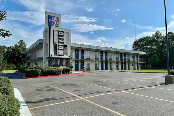 Photo 1 - Motel 6 West Monroe, LA
