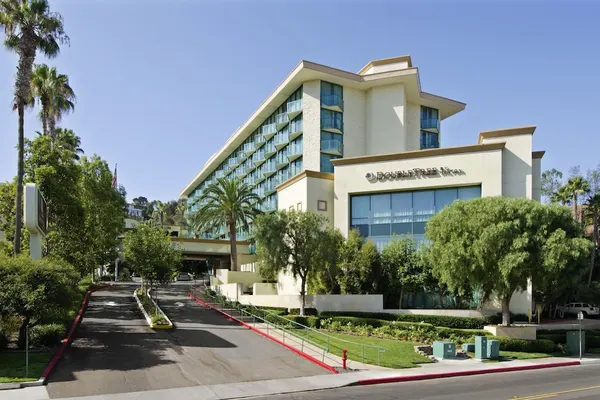 Photo 1 - DoubleTree by Hilton San Diego - Hotel Circle