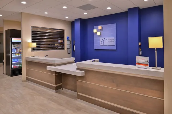 Photo 1 - Holiday Inn Express & Suites Pasadena - Los Angeles by IHG