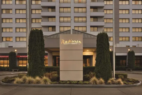 Photo 1 - Radisson Hotel Seattle Airport