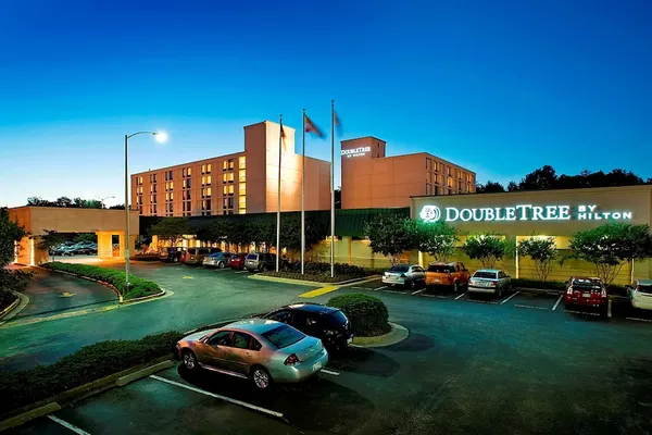 Photo 1 - DoubleTree Hotel Baltimore - BWI Airport