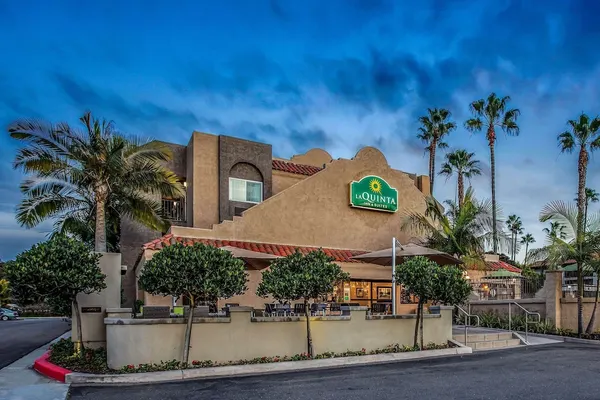 Photo 1 - La Quinta Inn & Suites by Wyndham Carlsbad - Legoland Area