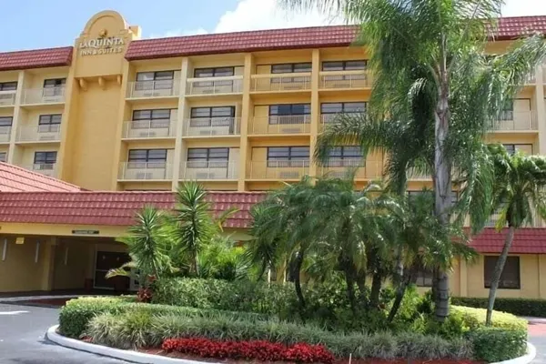 Photo 1 - La Quinta Inn & Suites by Wyndham Coral Springs Univ Dr