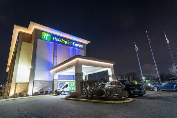Photo 1 - Holiday Inn Express Newark Airport Elizabeth by IHG