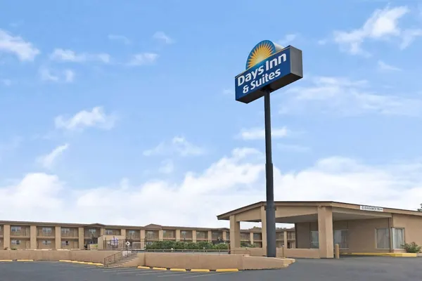 Photo 1 - Days Inn & Suites by Wyndham Santa Rosa