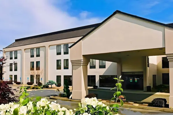 Photo 1 - Comfort Inn, Erie - Near Presque Isle