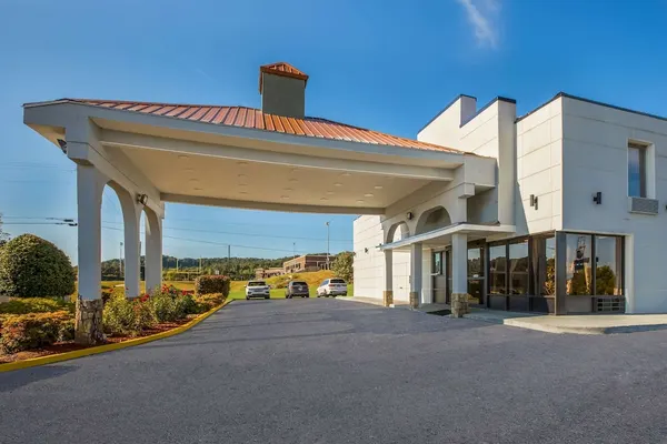 Photo 1 - Econo Lodge White Pine Morristown I-81 & I-40 Split