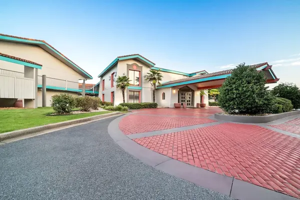 Photo 1 - Howard Johnson by Wyndham Columbus Fort Moore