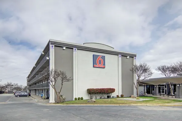 Photo 1 - Motel 6 Mesquite, TX – Town East