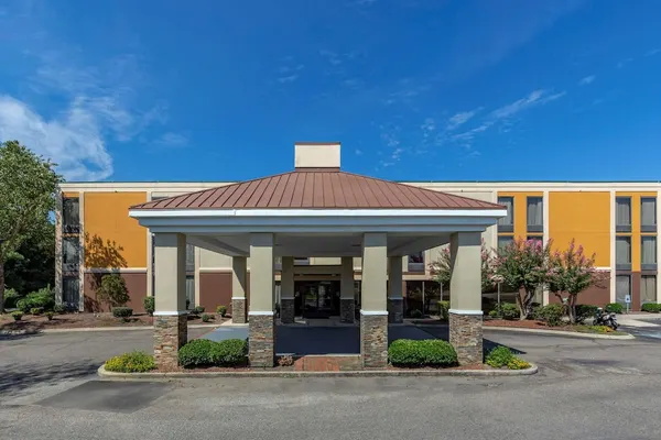 Photo 1 - Comfort Inn Laurinburg