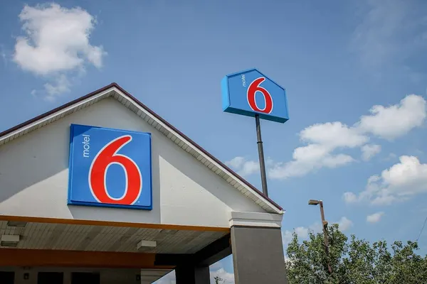 Photo 1 - Motel 6 Knoxville, TN - East