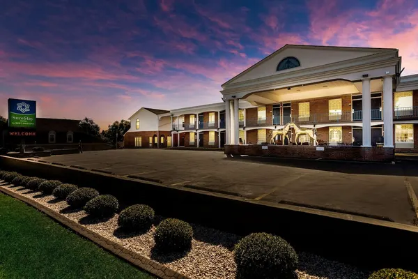 Photo 1 - SureStay Hotel by Best Western Bardstown General Nelson