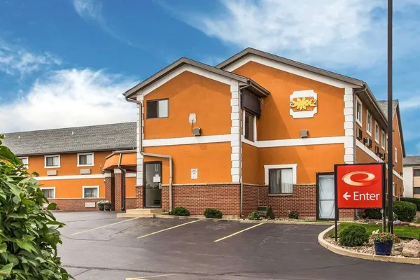 Photo 1 - Econo Lodge Cedar Rapids