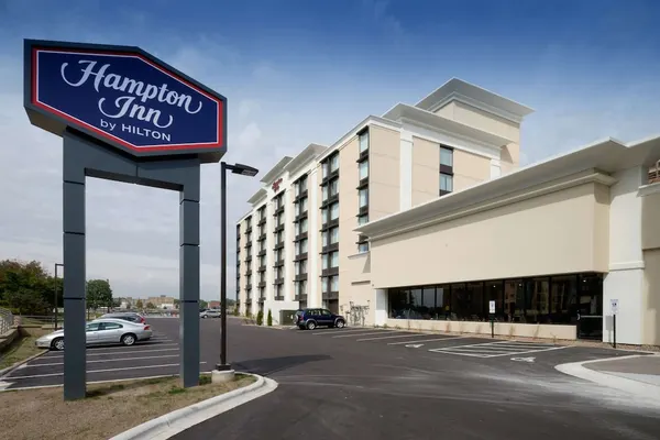 Photo 1 - Hampton Inn Green Bay Downtown