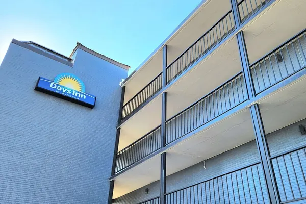Photo 1 - Days Inn by Wyndham Kenner/New Orleans Airport South