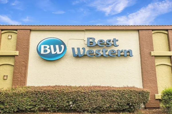 Photo 1 - Best Western Roseville Inn