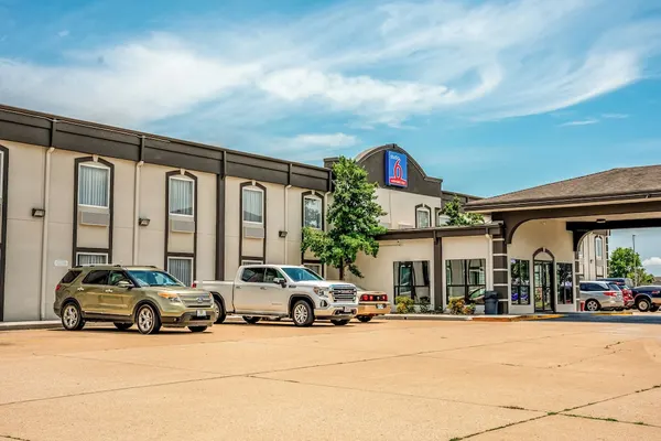 Photo 1 - Studio 6 Claremore, OK