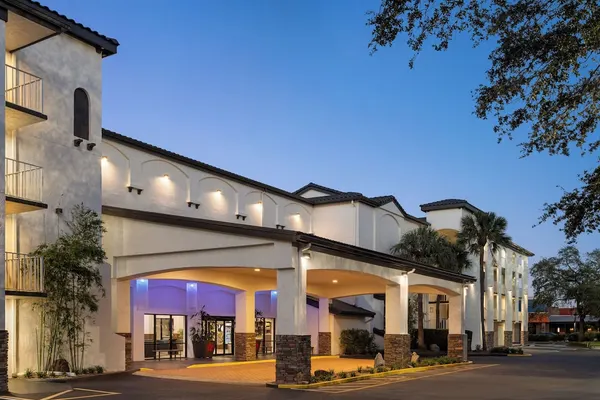 Photo 1 - Mai Hana Hotel & Suites