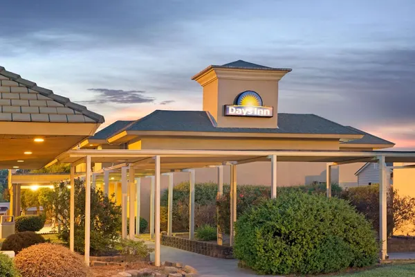 Photo 1 - Days Inn by Wyndham Charlotte/Woodlawn Near Carowinds