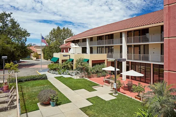 Photo 1 - La Quinta Inn & Suites by Wyndham Thousand Oaks-Newbury Park