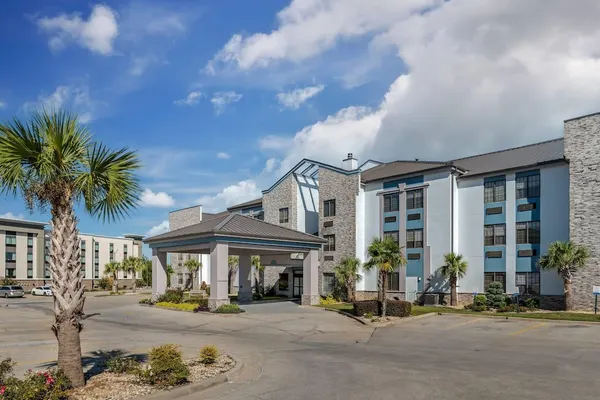 Photo 1 - Comfort Suites Hattiesburg near University