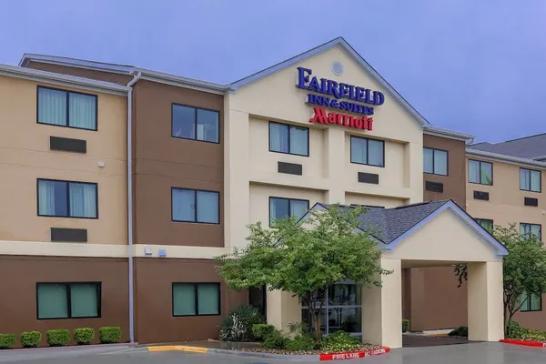 Photo 1 - Fairfield Inn & Suites Victoria