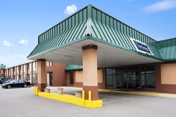 Photo 1 - Travelodge by Wyndham Sturgis