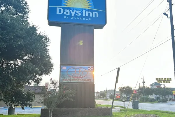 Photo 1 - Days Inn by Wyndham Hinesville Near Fort Stewart